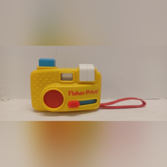 Vintage 1993 Fisher-Price Yellow Toy Camera #2077 Works 24 Animal Pics - Picture 1 of 9